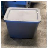 Plastic tote