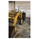 Oliver 550  Tractor w/ loader