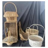 Six baskets, / planters different sizes and
