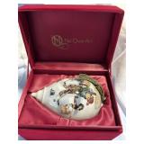 Hand painted blown glass ornamentNe Qwa Art