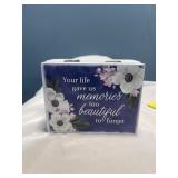 Small memory box with note pad