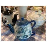 3 teapots