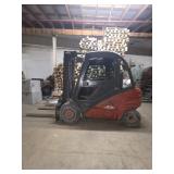 Linde enclosed Forklift with sideshift