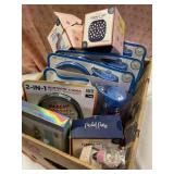 Pallet return box of speakers and headphones