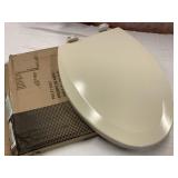 Pallet return cream color toilet seat