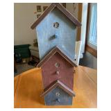 Birdhouse shelf