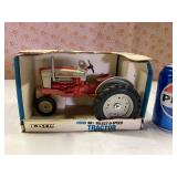 1:16 Ertl Ford 981 tractor