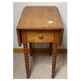 Drop Leaf Side Table With Turned Wood Legs