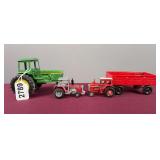 4 Ertl John Deere & International Tractors & Wagon