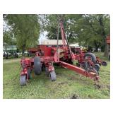IH 900 Planter 8 row 36'