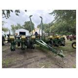 7200 John Deere  Vac Planter   12 Row 30'