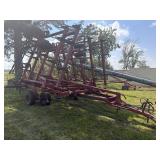 International 4300 Field Cultivator (31