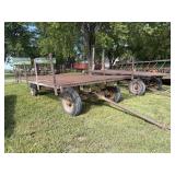 Hay rack with wire sides
