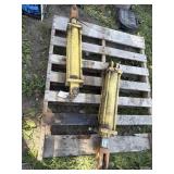 Pair of hydraulic cylinders