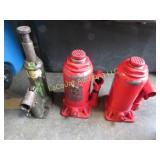 3 bottle jacks red are 10 ton