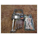 2 wrench sets