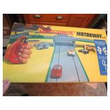 Matchbox motorway w 2 cars in box