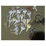 assorted vintage keys