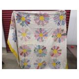 vintage flower quilt meas. in photos