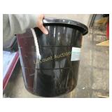 new 17 gallon tub bucket w handles