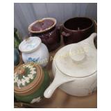 cookie jars bean pot Red Wing Bob White casserole