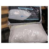 2 new bed pillows queen/full