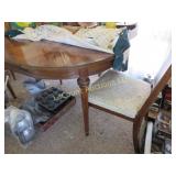 beautiful dining room table 4 chairs 2 leaves