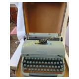 vintage Remington Quiet Riter typewriter