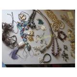 costume jewelry necklaces earrings bracelets