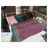 day trundle bed w throw pillows