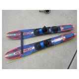 Connelly water skiis