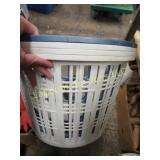 4 nice  laundry baskets metal farm strainer