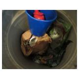 trash bin w bird seed feed supplies