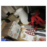 2 coffee carafes new knives my mini maker apron