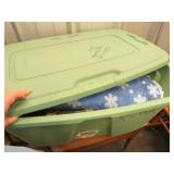 covered tote w blankets cats winter other