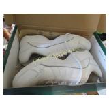 Easy spirit tennis shoes 9.5 Womens?