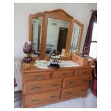 Amish dresser w mirror solid piece beautiful