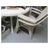 patio table w 2 chairs