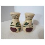 Watt apple salt pepper shakers 1996  Collectors As