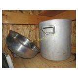 stainless kettle w strainer bowl
