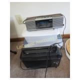 2 small totes radio & GE clock radio