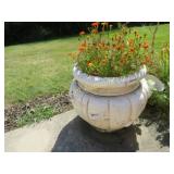 large garden planter w flowers good condition