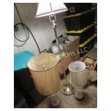 4 assorted lamps floor table