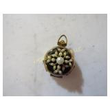 Vtg Coro photo pendant 4 photo flip open holder