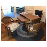 Table and 4 chairs with leaf *damage to backs