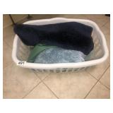 Clothes basket with rugs
