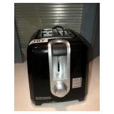 Black and Decker toaster, 2 baskets, clips