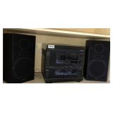 Magnavox automatic turn table w/ 2 speakers