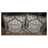 2 throw pillows