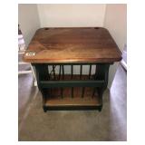 Small stand with golf club design
